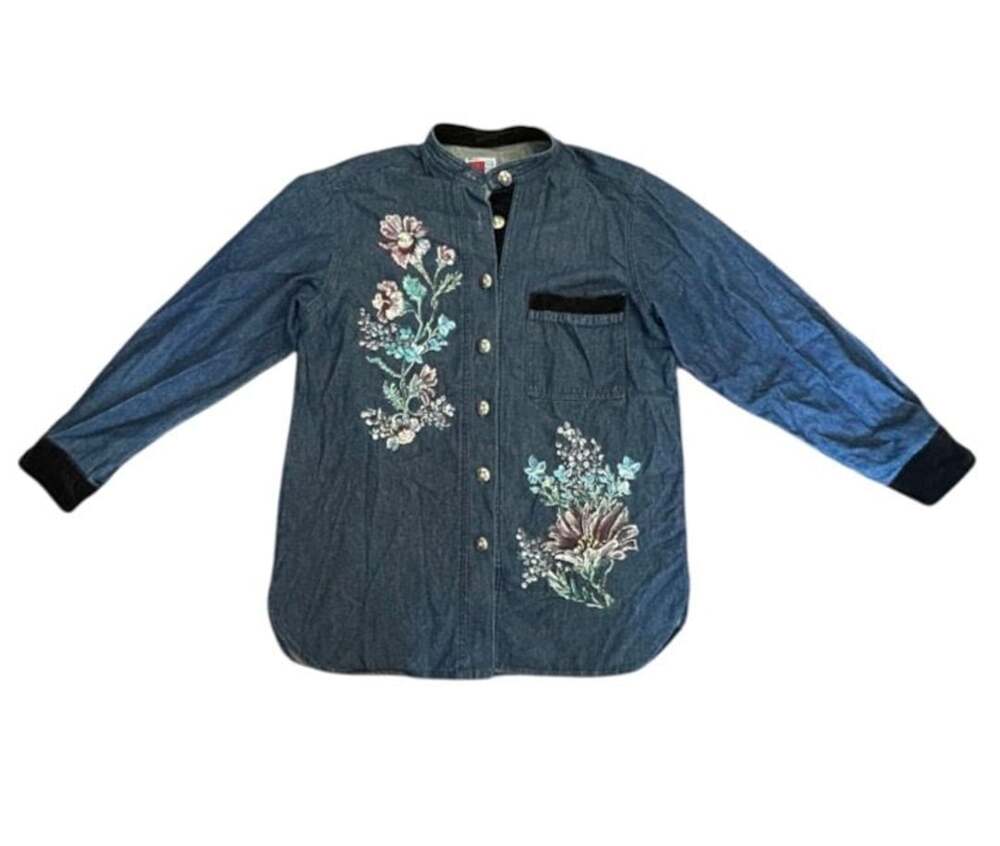 Sun Belt Vintage Denim Floral Embroidered Button-Down Shirt Medium